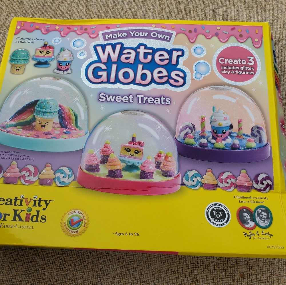 Water Globes New/DENTED BOX